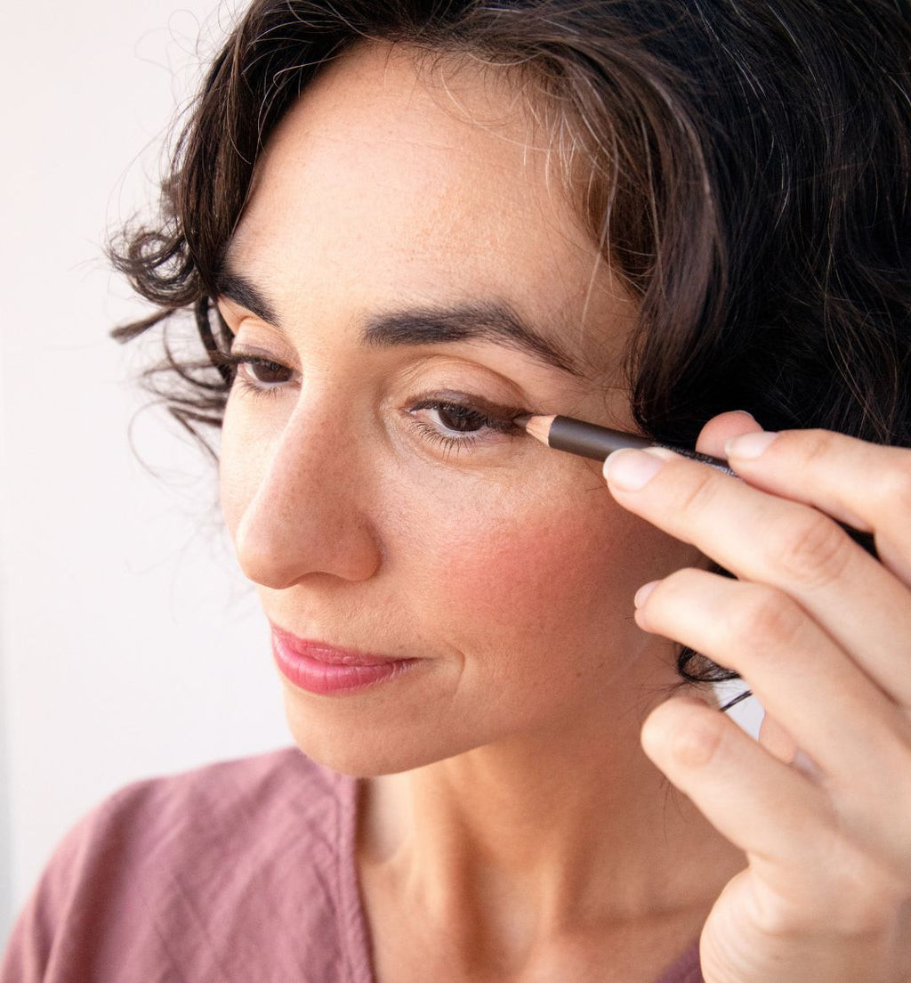 Easy Useful Eye Makeup Tips for Beginners - Pretty Designs  Eye makeup  techniques, Makeup eyeliner, Eyeliner for beginners