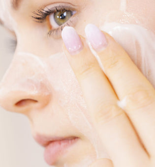  How to Layer Skincare Products Correctly for Maximum Benefit