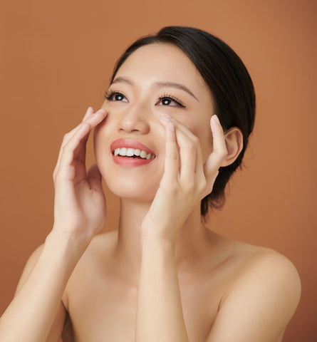 Blog Feed Article Feature Image Carousel: How to Moisturize Correctly: The Do's and Don'ts Revealed 